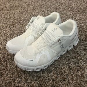 On cloud womens sneakers- size 9.5